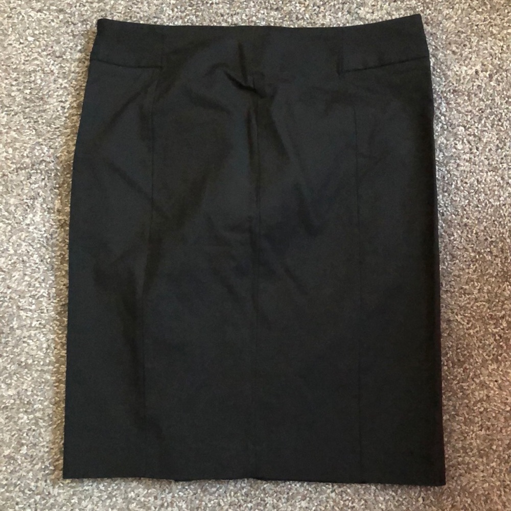 Black pencil skirt - like new